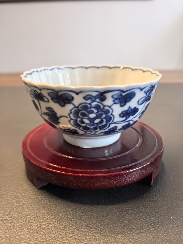 古玩轉(zhuǎn)賣(mài)康熙青花茶碗拍賣(mài)，當(dāng)前價(jià)格2007元