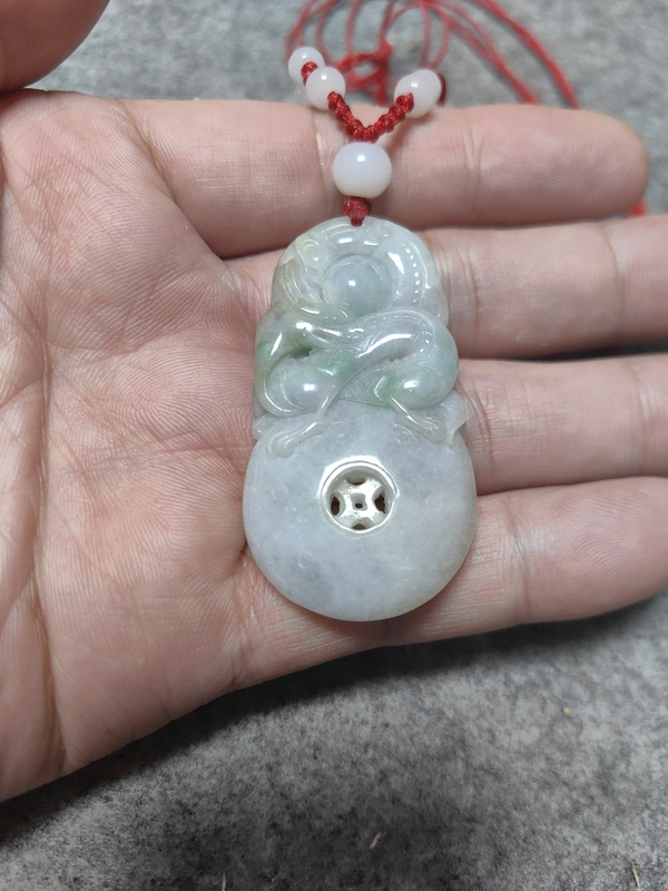 古玩玉器天然翡翠雕“龍紋掛件”拍賣,當前價格2888元