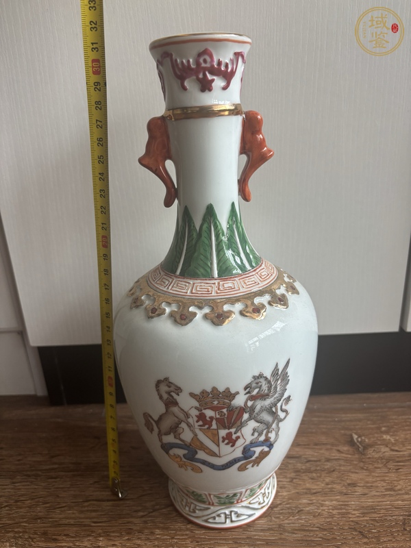 古玩陶瓷廣彩徽章瓷瓶真品鑒賞圖