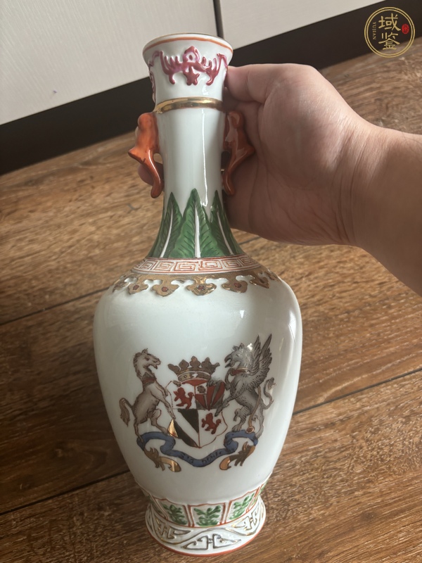 古玩陶瓷廣彩徽章瓷瓶真品鑒賞圖