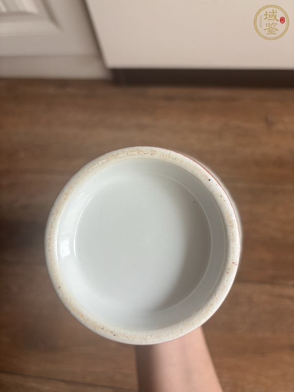 古玩陶瓷廣彩徽章瓷瓶真品鑒賞圖