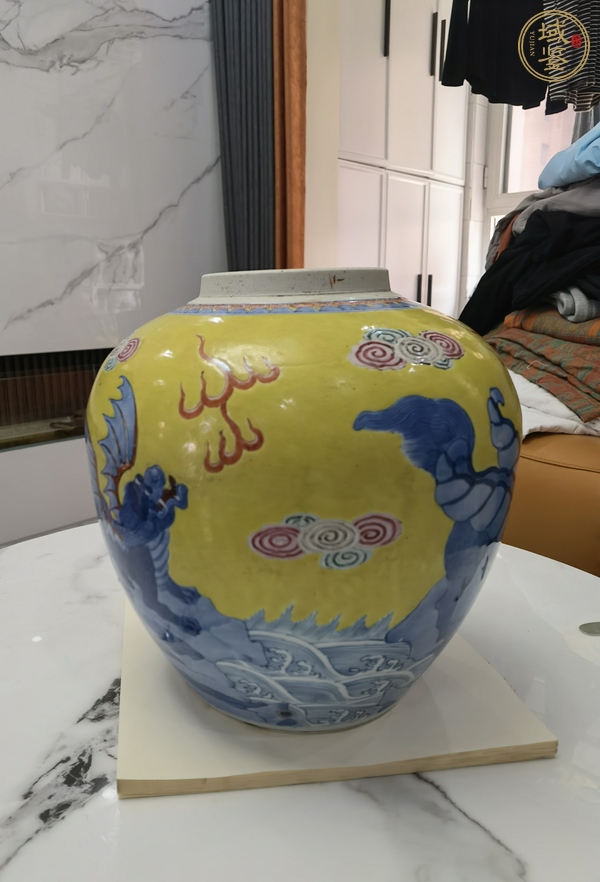 古玩陶瓷清光緒 黃地青花粉彩海水瑞獸紋罐真品鑒賞圖