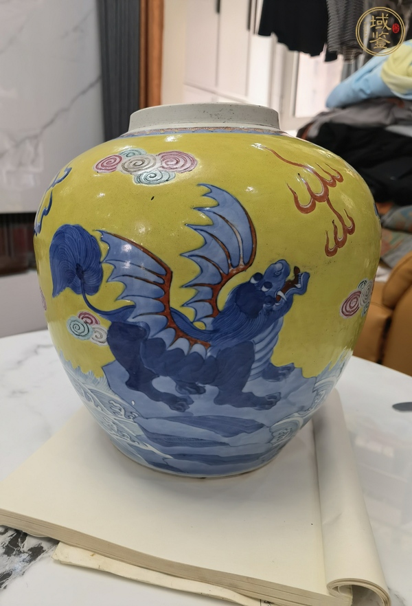 古玩陶瓷清光緒 黃地青花粉彩海水瑞獸紋罐真品鑒賞圖