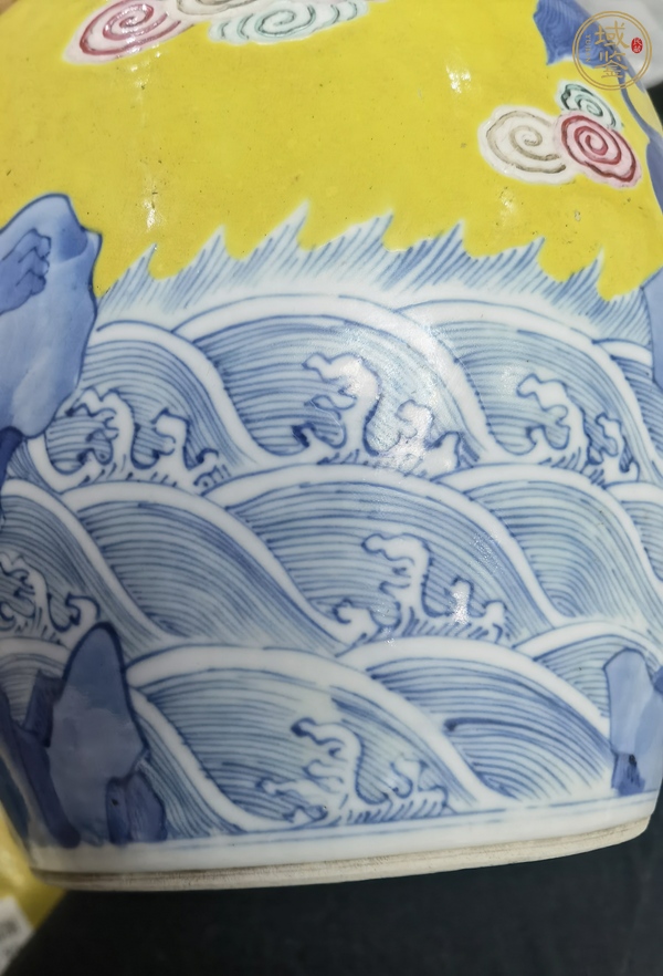 古玩陶瓷清光緒 黃地青花粉彩海水瑞獸紋罐真品鑒賞圖