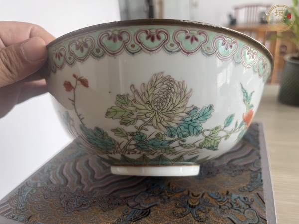 古玩陶瓷粉彩花卉紋茶碗真品鑒賞圖