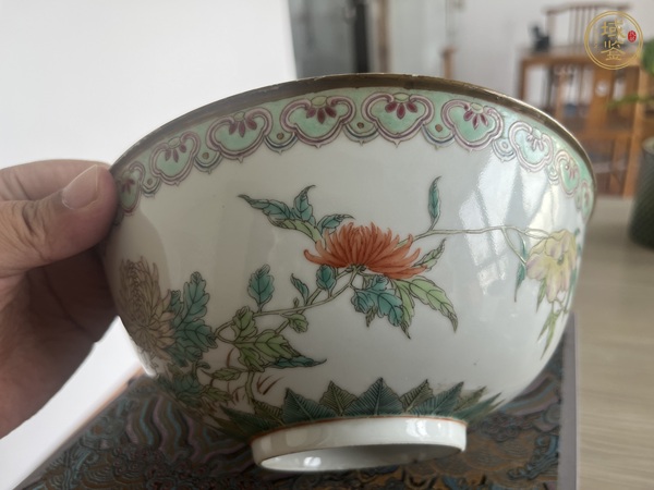古玩陶瓷粉彩花卉紋茶碗真品鑒賞圖