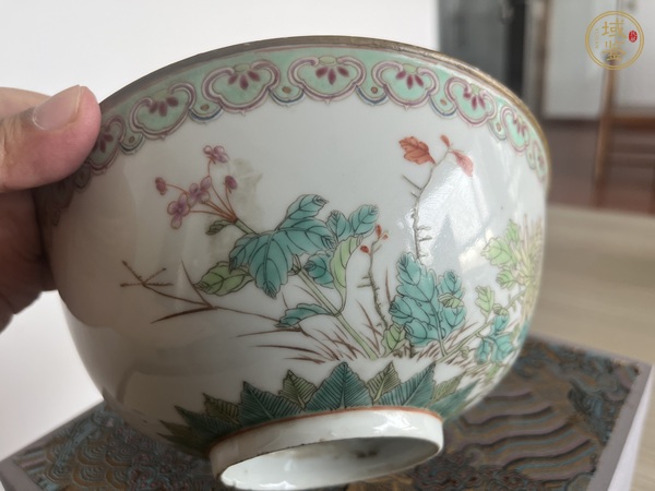 古玩陶瓷粉彩花卉紋茶碗真品鑒賞圖