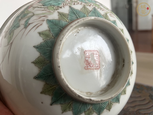 古玩陶瓷粉彩花卉紋茶碗真品鑒賞圖