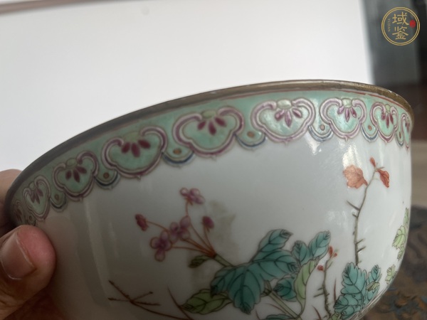 古玩陶瓷粉彩花卉紋茶碗真品鑒賞圖