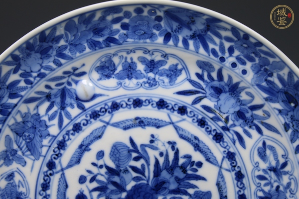 古玩陶瓷清中期·青花花卉紋盤真品鑒賞圖
