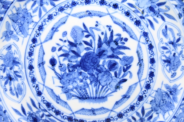 古玩陶瓷清中期·青花花卉紋盤拍賣，當前價格0元