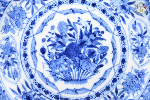古玩陶瓷清中期·青花花卉紋盤真品鑒賞圖