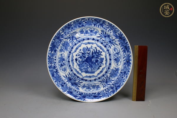 古玩陶瓷清中期·青花花卉紋盤真品鑒賞圖