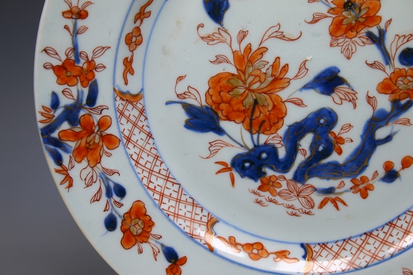 古玩陶瓷清康熙·青花礬紅描金洞石花卉紋盤拍賣，當(dāng)前價(jià)格0元