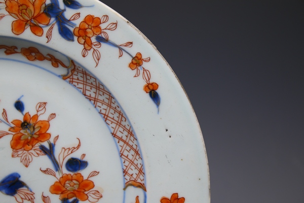 古玩陶瓷清康熙·青花礬紅描金洞石花卉紋盤拍賣，當(dāng)前價(jià)格0元