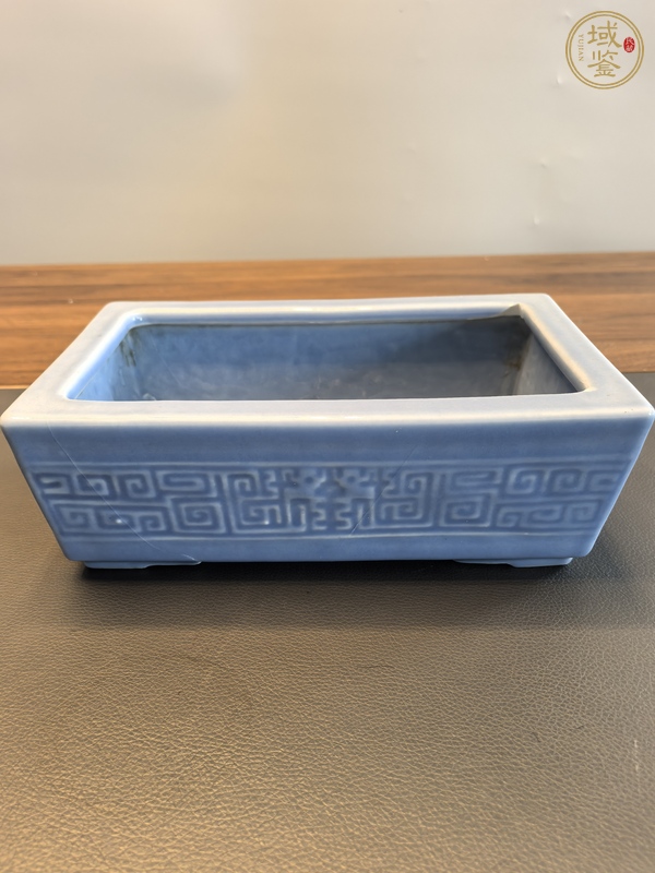 古玩陶瓷天藍(lán)釉刻夔龍紋四方花盆真品鑒賞圖