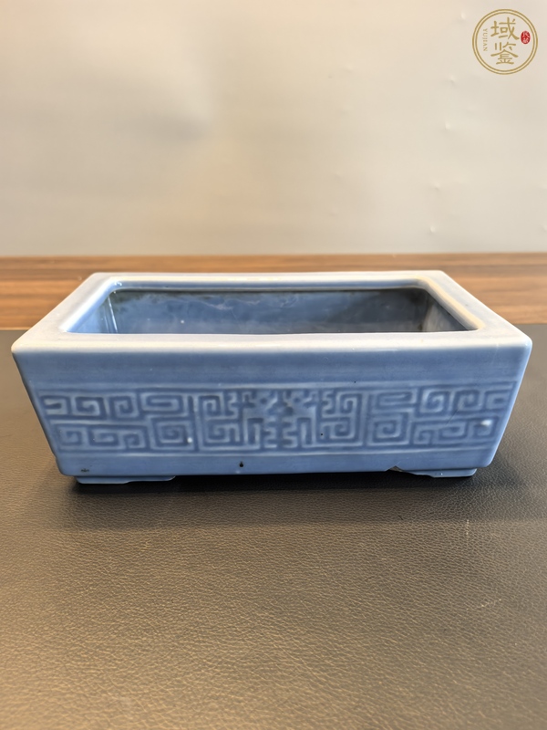 古玩陶瓷天藍(lán)釉刻夔龍紋四方花盆真品鑒賞圖