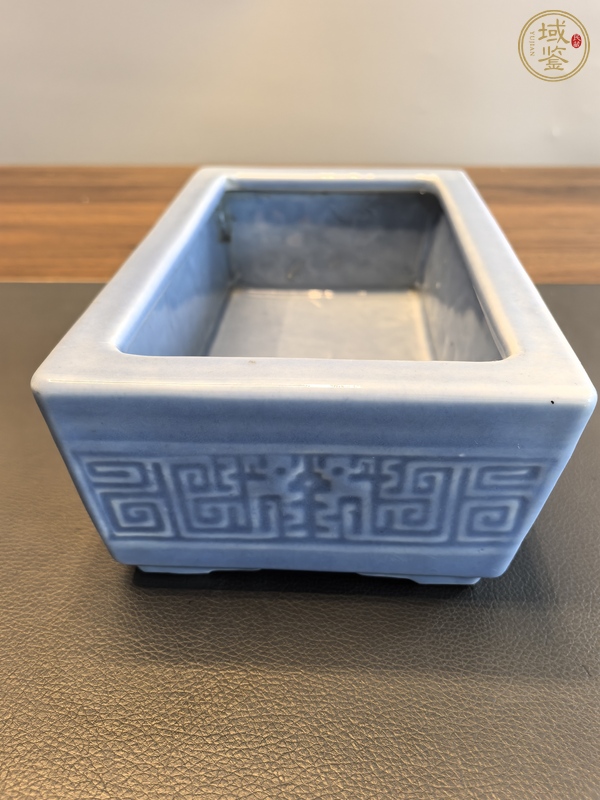 古玩陶瓷天藍(lán)釉刻夔龍紋四方花盆真品鑒賞圖