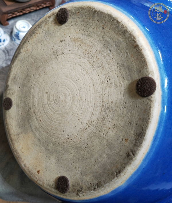 古玩陶瓷祭藍堆白花卉洗手盆真品鑒賞圖