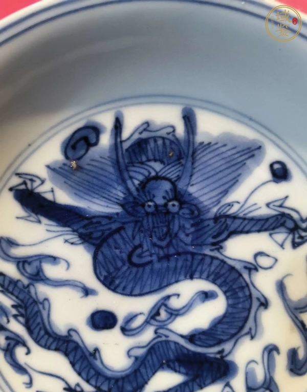古玩陶瓷龍紋青花盤真品鑒賞圖