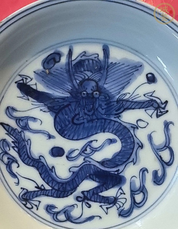 古玩陶瓷龍紋青花盤真品鑒賞圖