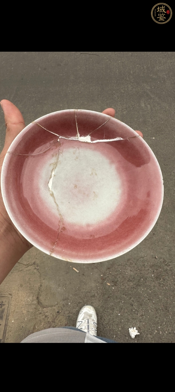 古玩陶瓷紅釉盤真品鑒賞圖