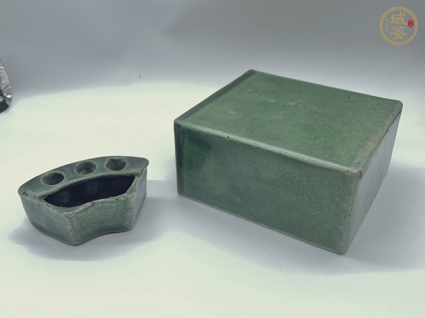 古玩陶瓷綠釉筆插真品鑒賞圖