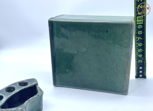 古玩陶瓷綠釉筆插真品鑒賞圖