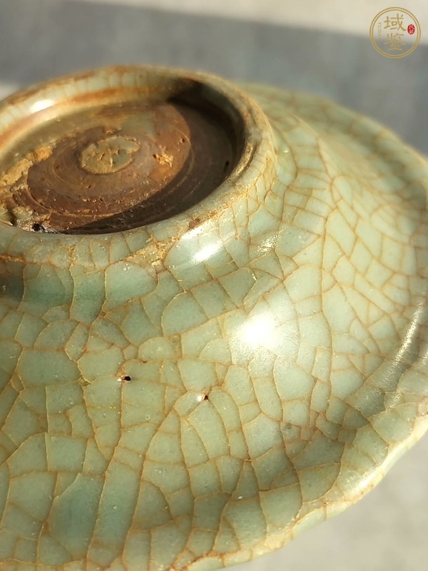 古玩陶瓷龍泉窯青釉盤真品鑒賞圖