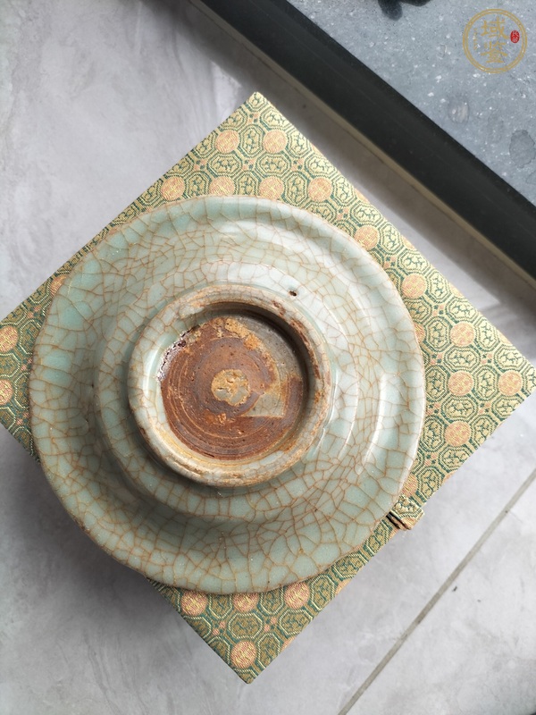 古玩陶瓷龍泉窯青釉盤真品鑒賞圖