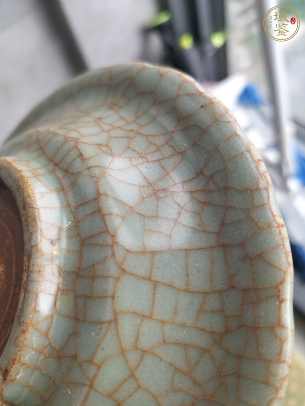 古玩陶瓷龍泉窯青釉盤真品鑒賞圖