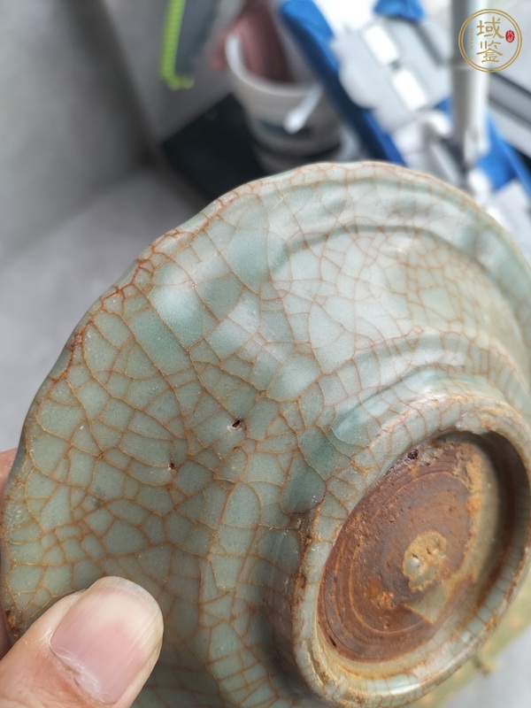 古玩陶瓷龍泉窯青釉盤真品鑒賞圖