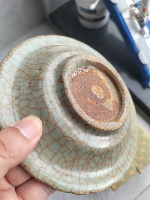 古玩陶瓷龍泉窯青釉盤真品鑒賞圖