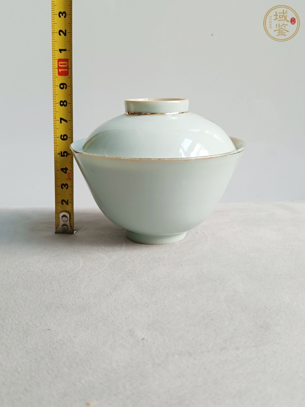 古玩陶瓷礬紅彩花卉紋蓋碗真品鑒賞圖