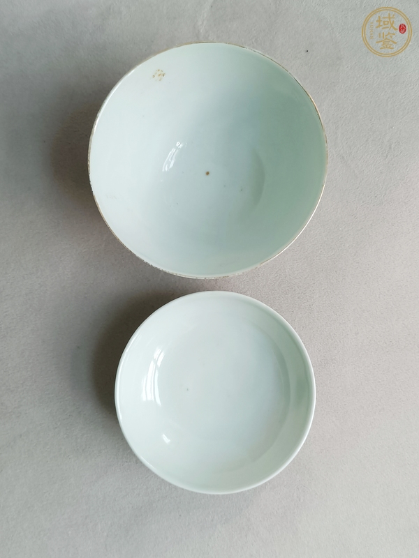 古玩陶瓷礬紅彩花卉紋蓋碗真品鑒賞圖