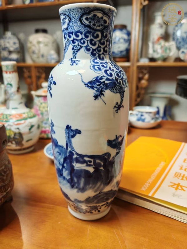 古玩青花瓶真品鑒賞圖
