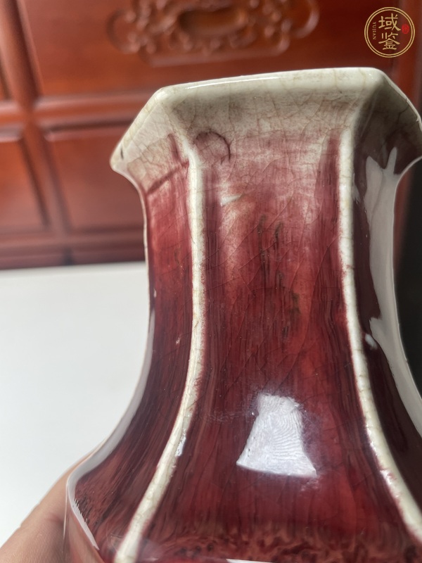 古玩陶瓷紅釉六方瓶真品鑒賞圖