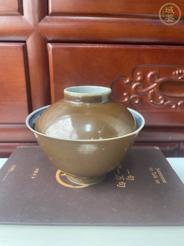 古玩外紫金釉內青花魚藻紋蓋碗真品鑒賞圖