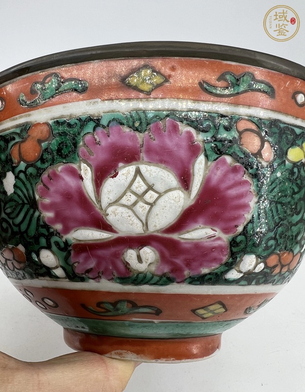 古玩陶瓷粉彩花卉紋茶碗真品鑒賞圖