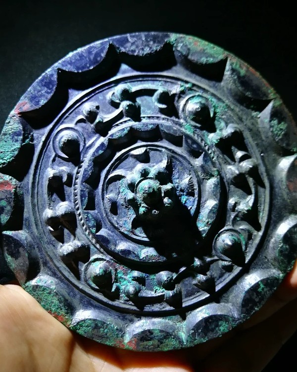 古玩轉(zhuǎn)賣西漢星云鏡拍賣，當前價格35800元