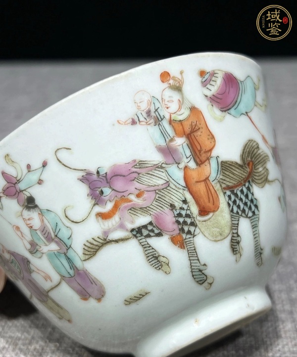 古玩陶瓷麒麟送子粉彩杯真品鑒賞圖