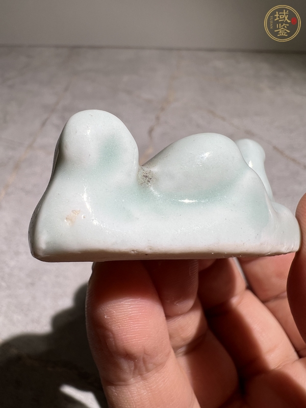 古玩陶瓷豆青釉筆架真品鑒賞圖