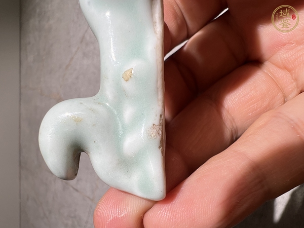 古玩陶瓷豆青釉筆架真品鑒賞圖