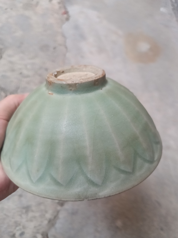 古玩陶瓷宋代龍泉青瓷刻仰蓮紋碗拍賣，當前價格1280元