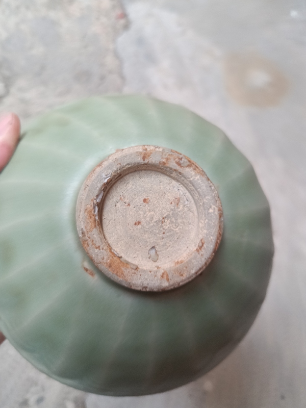 古玩陶瓷宋代龍泉青瓷刻仰蓮紋碗拍賣，當前價格1280元