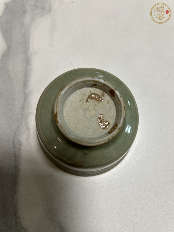 古玩陶瓷龍泉青瓷杯真品鑒賞圖
