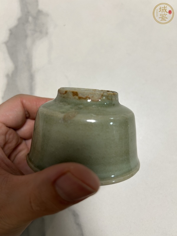 古玩陶瓷龍泉青瓷杯真品鑒賞圖