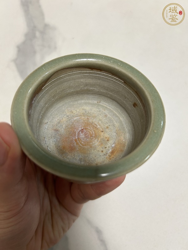 古玩陶瓷龍泉青瓷杯真品鑒賞圖