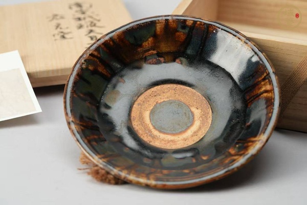 古玩陶瓷窯變黑釉盤真品鑒賞圖