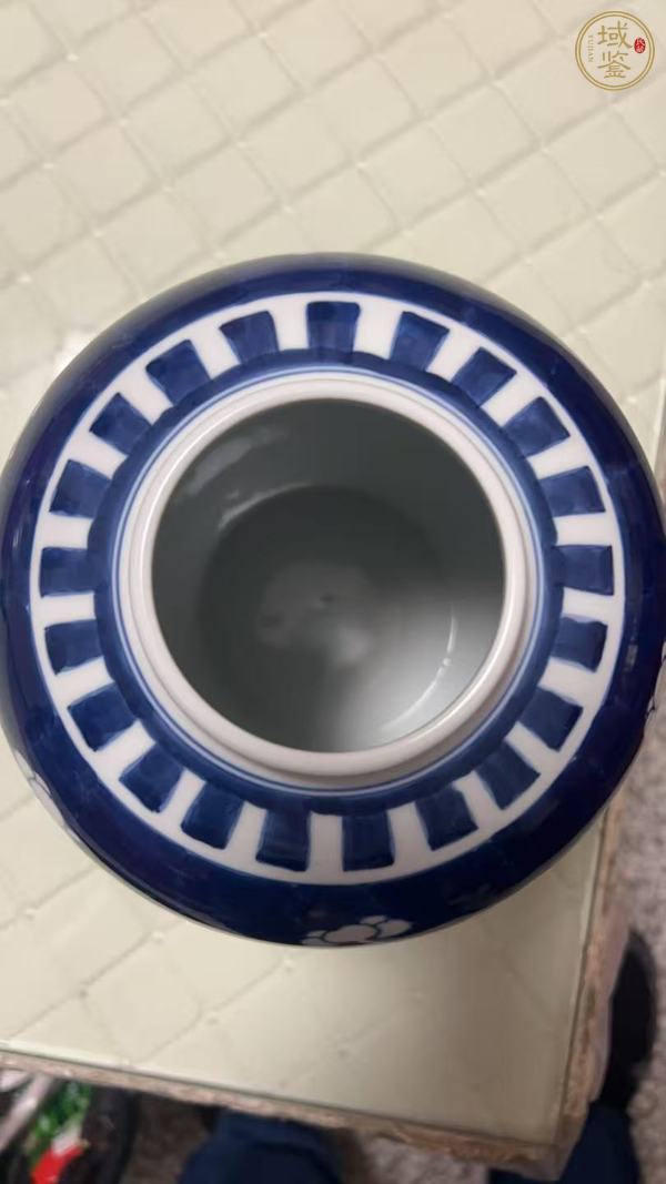 古玩陶瓷青花留白梅紋罐真品鑒賞圖